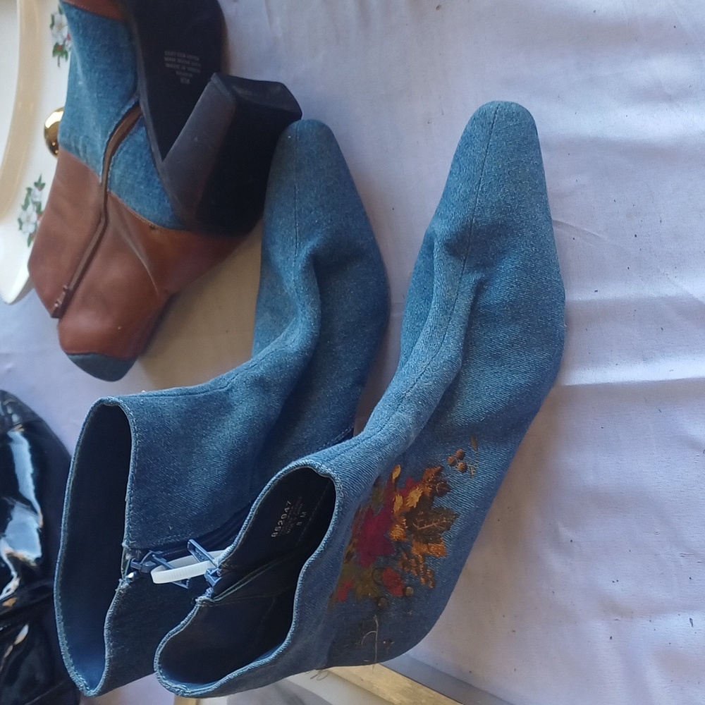 Blue leather boots size 8